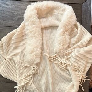 Elegant Cream Poncho with Faux Fur Collar